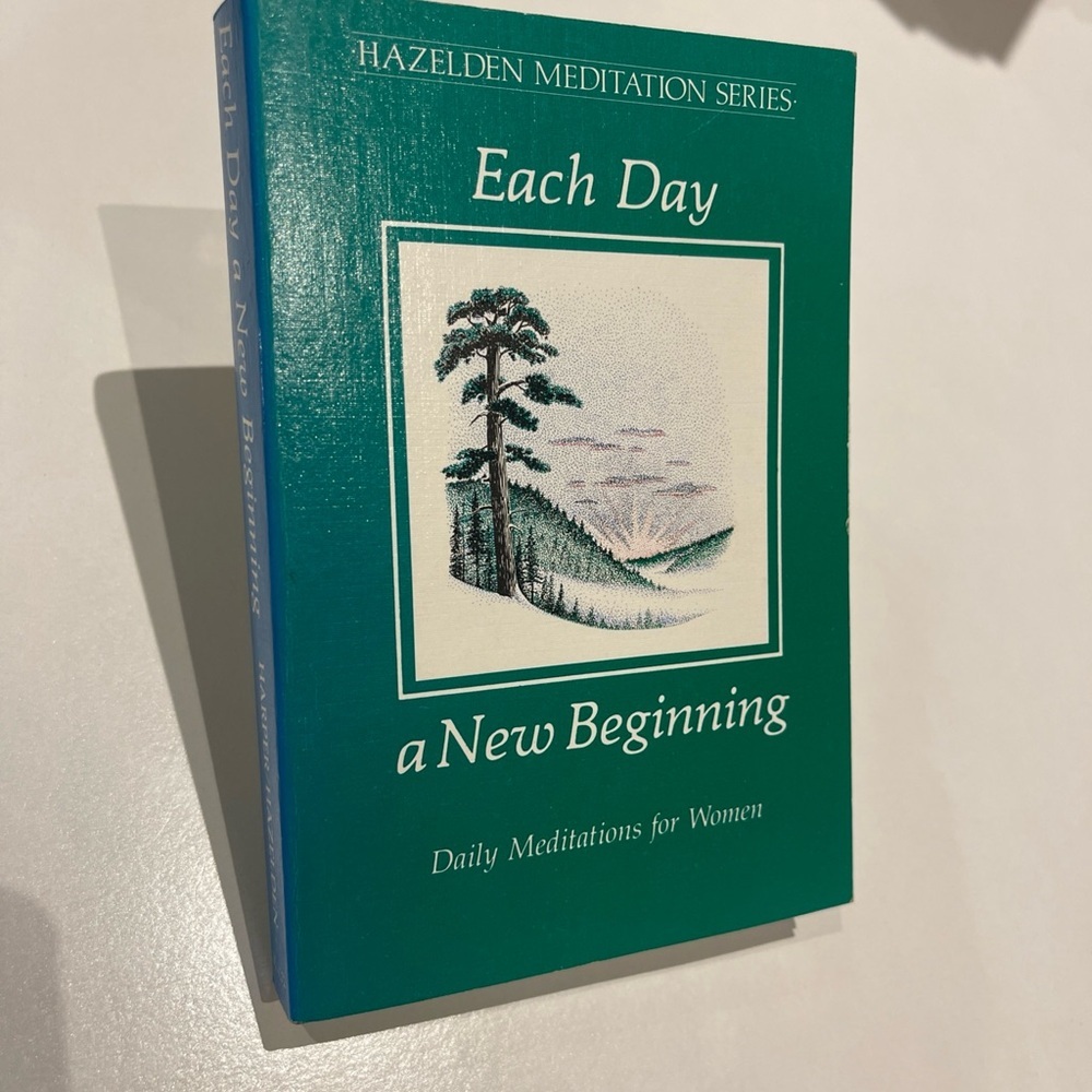 Each Day a New Beginning: Daily Meditations For Women 1st edition 1985 book